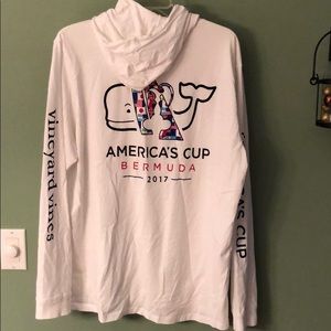 Vineyard Vines light weight hoodie